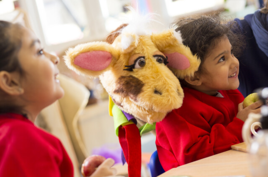 2 school girls with Harold